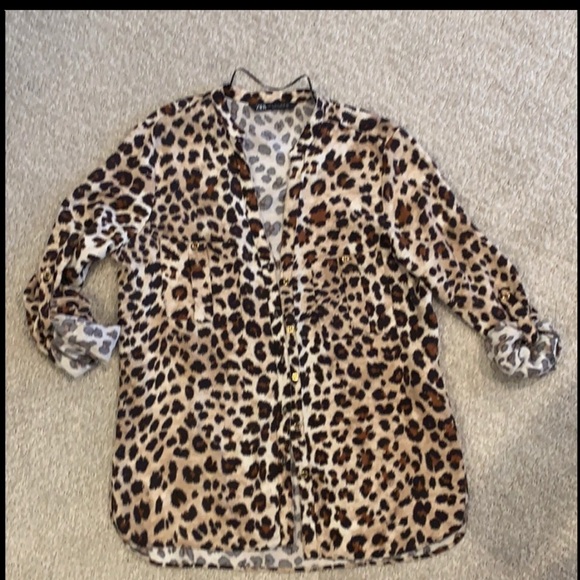 Leopard Print Women's Top size small - Picture 2 of 4